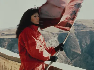 Marina Abramović standing on the Great Wall of China during her collaborative piece with Ulay in 1988